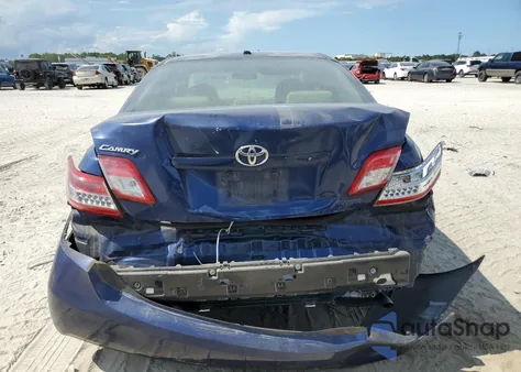 2011 Toyota Camry Base z USA, uszkodzony, nr VIN 4T1BF3EK9BU614202
